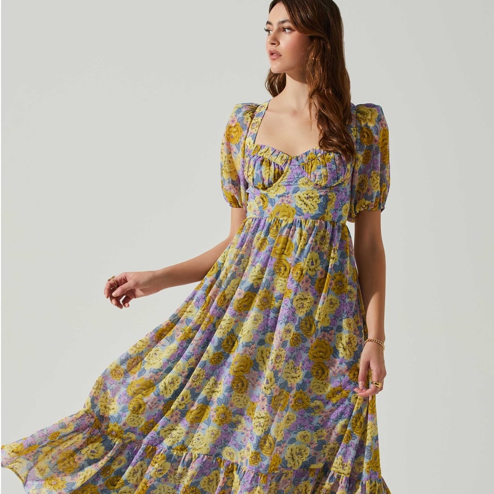 ASTR the Label- Floral Sweetheart Neck Midi Dress